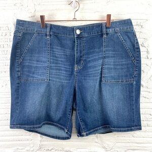 Lane Bryant Denim Mid-Rise Girlfriend Short‎ Flex Magic Waistband Size 16